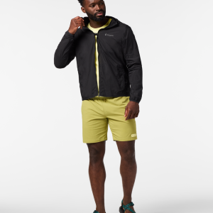 s26-m-pacaya-lite-hooded-jacket-cotopaxi-black1-r.png